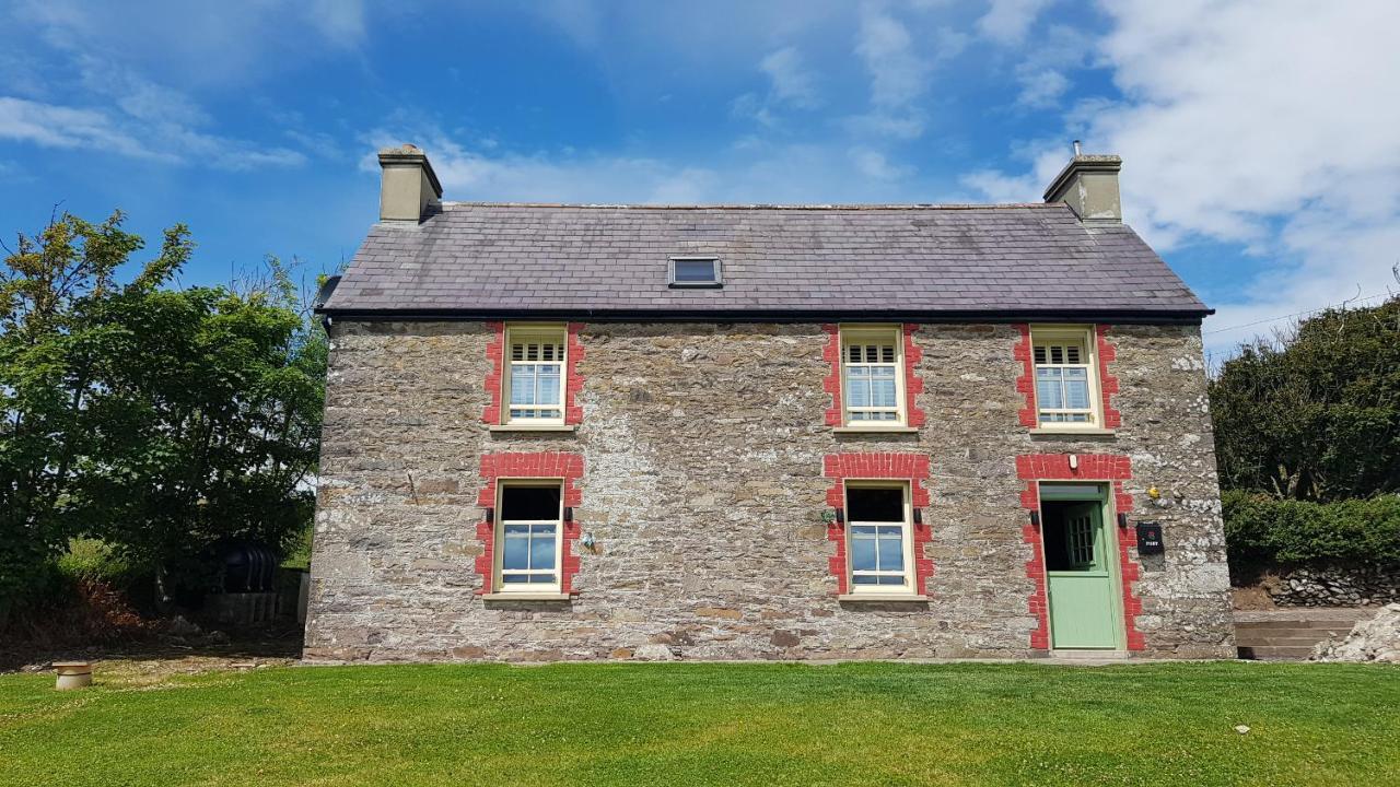 Traditional Irish Farmhouse Annascaul Exterior photo