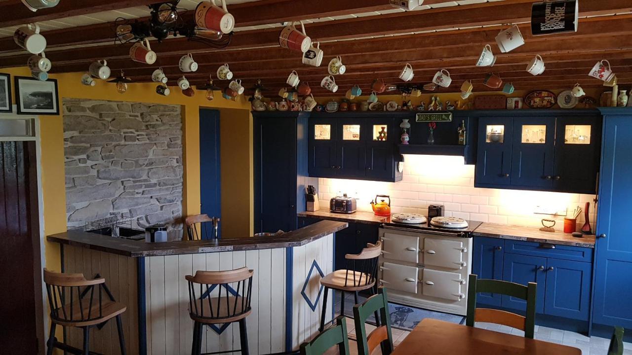 Traditional Irish Farmhouse Annascaul Exterior photo